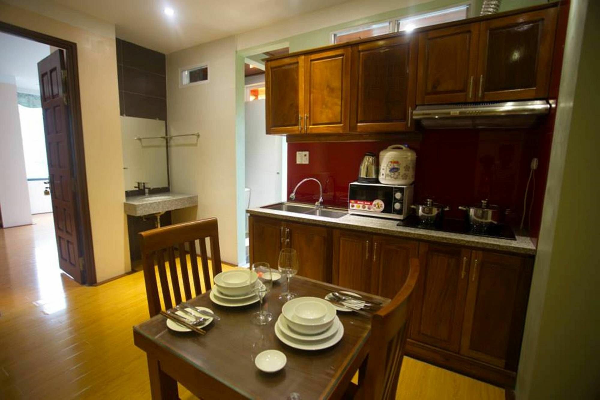 Poonsa Nguyen Phong Sac Apartamento Hanói Exterior foto