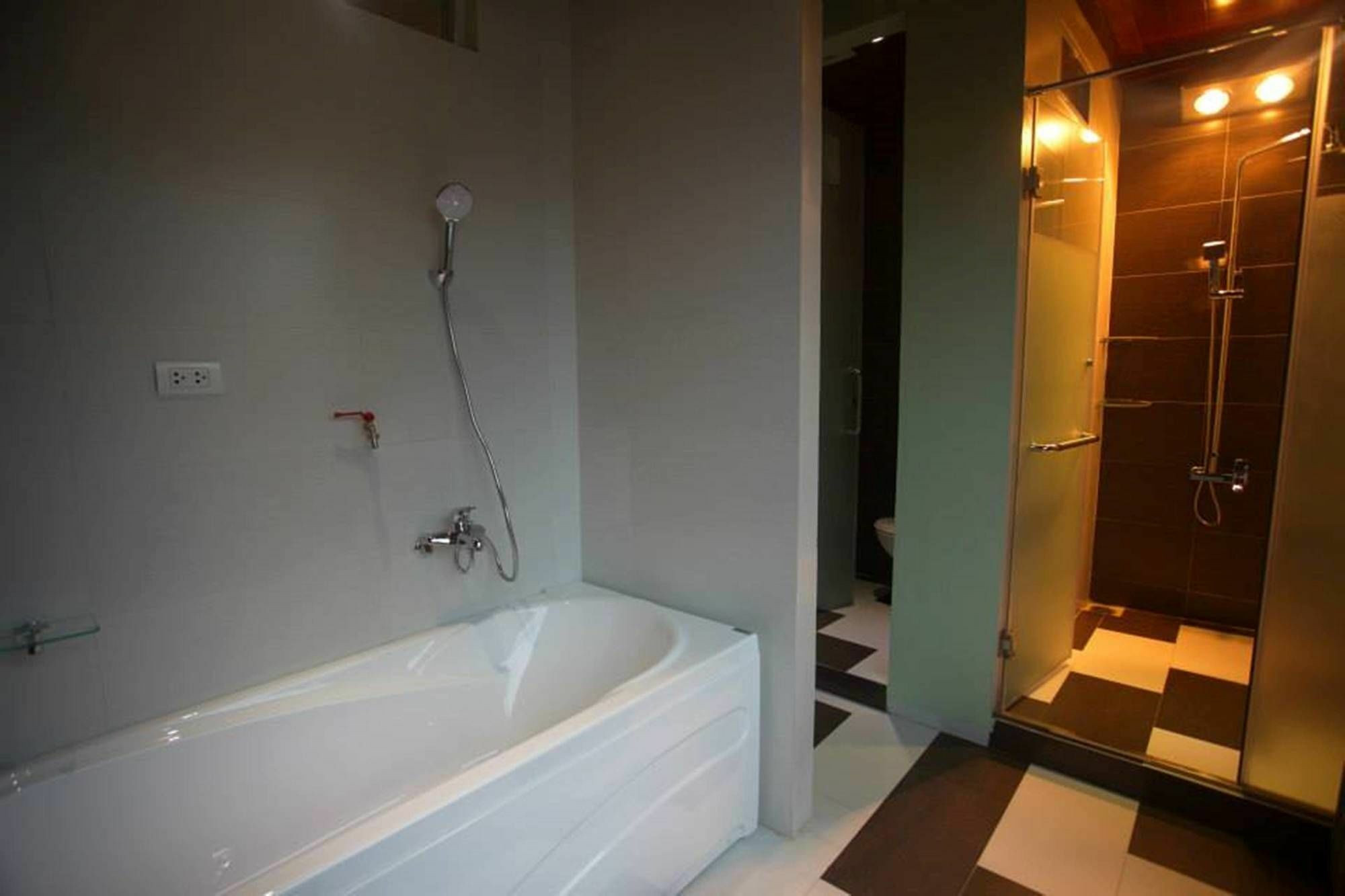 Poonsa Nguyen Phong Sac Apartamento Hanói Exterior foto